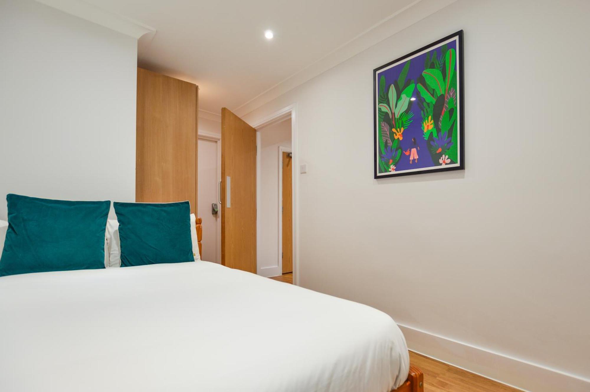 Westbourne Crescent Serviced Apartment *