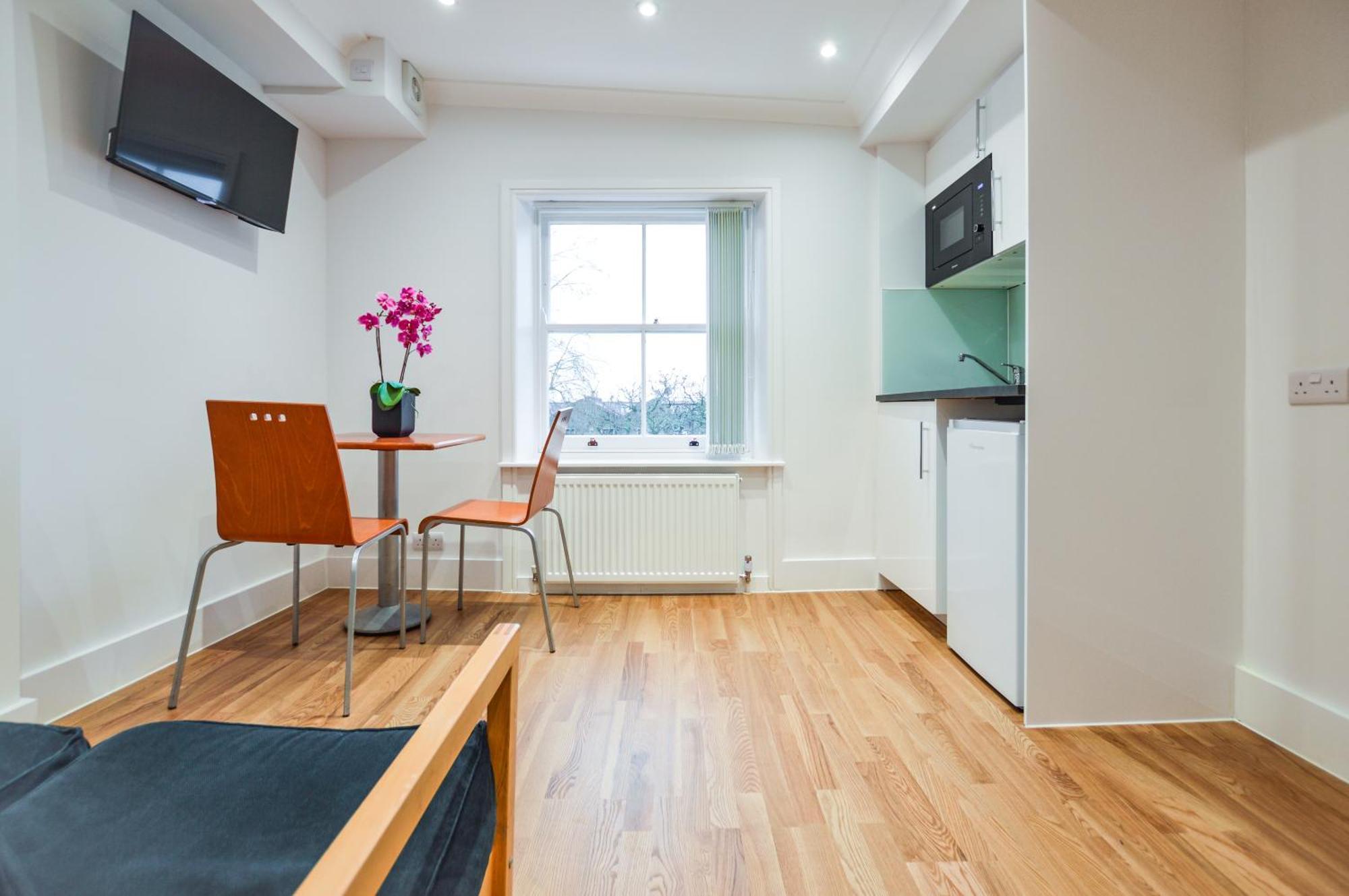 Westbourne Crescent Serviced Apartment *